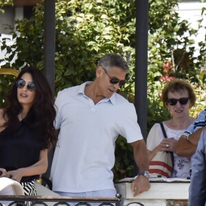 Amal et George Clooney quittent leur hôtel à Venise avec leurs jumeaux Ella et Alexander, le 03 septembre 2017