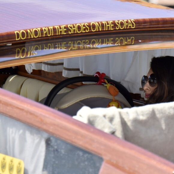 Amal et George Clooney quittent leur hôtel à Venise avec leurs jumeaux Ella et Alexander, le 03 septembre 2017