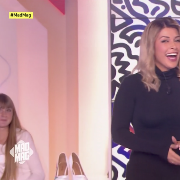 Ayem Nour blonde sur le plateau du "Mad Mag" sur NRJ12. Le 4 septembre 2017.