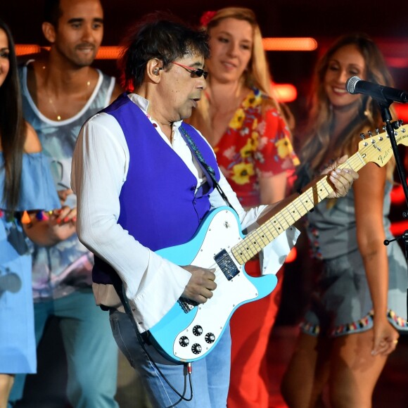 Exclusif - Laurent Voulzy - Emission "La chanson de l'année fête la musique" dans les arènes de Nîmes, diffusée en direct sur TF1 le 17 juin 2017. Pour la treizième édition de La Chanson de L'année, c'est l'artiste Amir avec son titre "On dirait" qui a été plébiscité par les votes du public. © Bruno Bebert/Bestimage