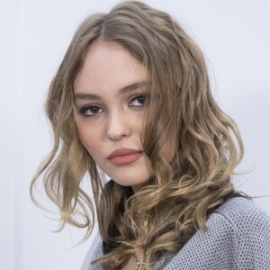 Lily-Rose Depp lors du photocall au défilé de mode "Chanel" collection prêt-à-porter Automne-Hiver 2017/2018 au Grand Palais à Paris, France, le 7 mars 2017. © Olivier Borde/Bestimage