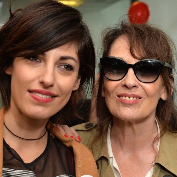 Jennifer Ayache et sa mère Chantal Lauby lors de la 13ème édition du Charity Day dans la salle des marchés d'Aurel BGC dans le quartier de la Bourse à Paris le 11 septembre 2017. © Veeren / Bestimage