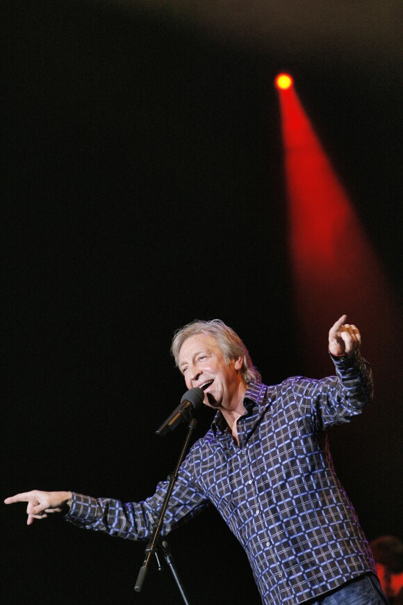 Henri Dès en concert à l'Olympia à Paris en décembre 2005.