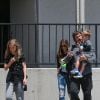 Christian Bale va prendre son petit déjeuner avec sa femme Sibi et ses enfants Emmeline et Joseph à Brentwood le 14 mai 2017.  Please hide children's face prior to the publication - USA 14 MAY 2017 Brentwood, CA - Christian Bale takes his wife and the kids to a Breakfast at Early World Cafe for Mother's Day. The happy family are seen leaving together on a sunny Sunday afternoon.14/05/2017 - Brentwood