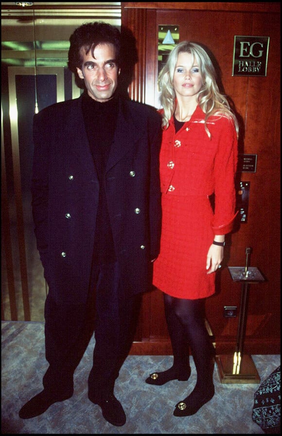David Copperfield avec Claudia Schiffer à Vienne, pour fêter ses qui fêter ses 38 ans. Le 19 septembre 1994.