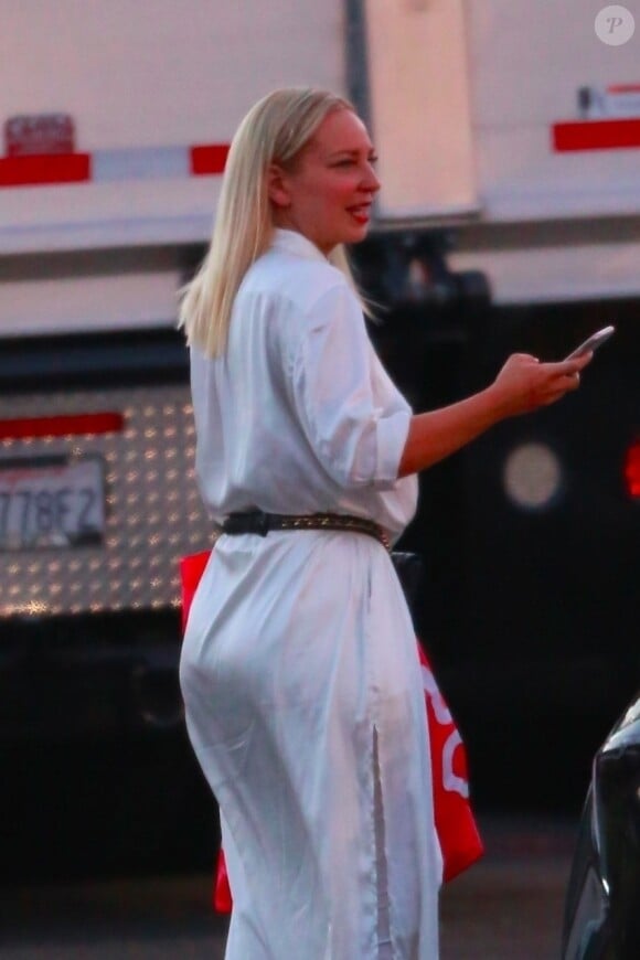 Exclusif - No Web - Kate Hudson, Sia et Maddie Ziegler fêtent la fin du tournage du film "Sister" à Los Angeles le 10 septembre 2017.  Kate Hudson, Sia, and Maddie Ziegler celebrate their movie wrapping in Highland Park at a banquet hall. They had Korean BBQ food truck and an ice cream truck. Sia looked as if she was going to give out gifts. The stars have been hard at work on Sia's movie, "Sister." in Los Angeles on september 10, 2017.10/09/2017 - Los Angeles