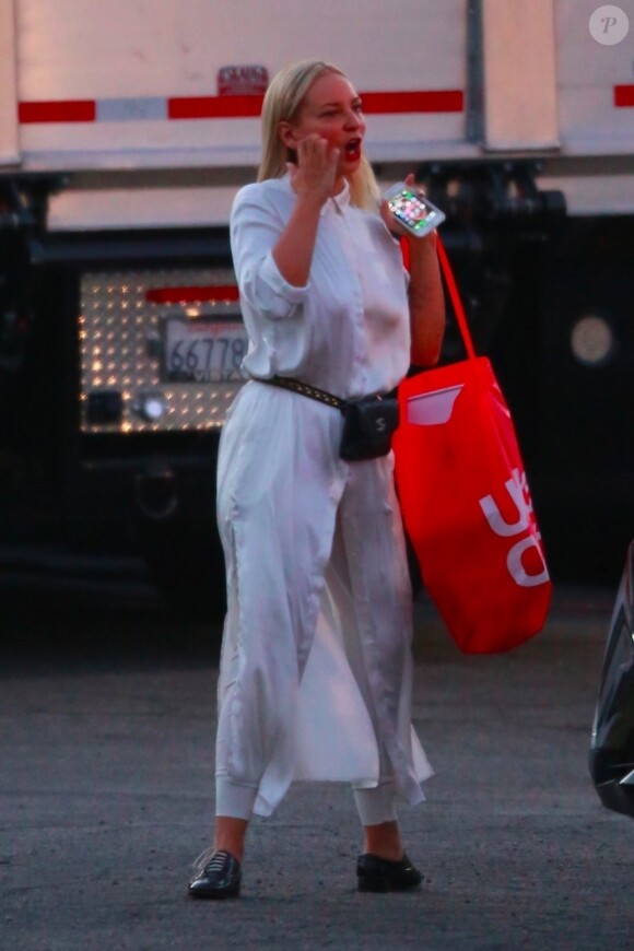 Exclusif - No Web - Kate Hudson, Sia et Maddie Ziegler fêtent la fin du tournage du film "Sister" à Los Angeles le 10 septembre 2017.  Kate Hudson, Sia, and Maddie Ziegler celebrate their movie wrapping in Highland Park at a banquet hall. They had Korean BBQ food truck and an ice cream truck. Sia looked as if she was going to give out gifts. The stars have been hard at work on Sia's movie, "Sister." in Los Angeles on september 10, 2017.10/09/2017 - Los Angeles