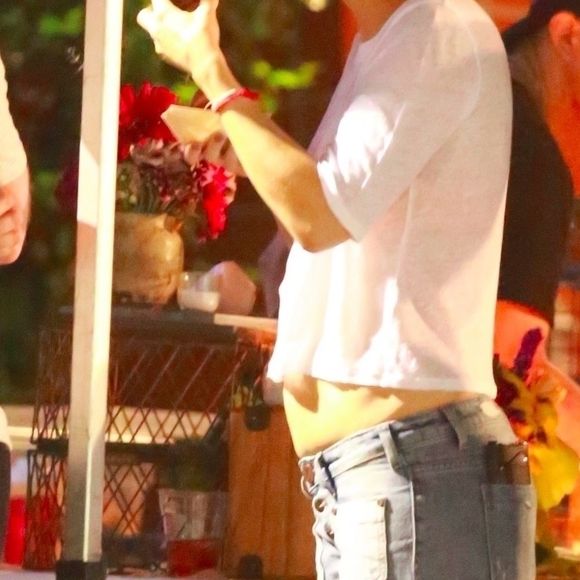 Exclusif - No Web - Kate Hudson, Sia et Maddie Ziegler fêtent la fin du tournage du film "Sister" à Los Angeles le 10 septembre 2017.  Kate Hudson, Sia, and Maddie Ziegler celebrate their movie wrapping in Highland Park at a banquet hall. They had Korean BBQ food truck and an ice cream truck. Sia looked as if she was going to give out gifts. The stars have been hard at work on Sia's movie, "Sister." in Los Angeles on september 10, 2017.10/09/2017 - Los Angeles
