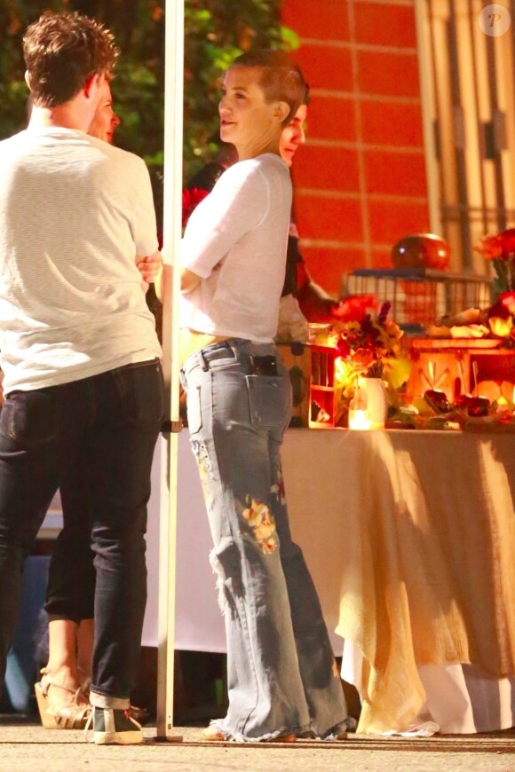 Exclusif - No Web - Kate Hudson, Sia et Maddie Ziegler fêtent la fin du tournage du film "Sister" à Los Angeles le 10 septembre 2017.  Kate Hudson, Sia, and Maddie Ziegler celebrate their movie wrapping in Highland Park at a banquet hall. They had Korean BBQ food truck and an ice cream truck. Sia looked as if she was going to give out gifts. The stars have been hard at work on Sia's movie, "Sister." in Los Angeles on september 10, 2017.10/09/2017 - Los Angeles