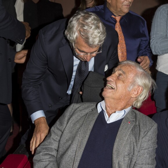 Semi-Exclusif - Jean-Paul Belmondo, Michel Boujenah, Charles Gérard à la 3ème Edition des "Trophées du Bien-Etre" au théâtre des Mathurins à Paris, le 18 septembre 2017. Les "Trophées du Bien-Etre" sont une occasion unique de récompenser chaque année une innovation médicale, un geste, une action, une pièce de théâtre, un film, un concert, une musique, un produit du quotidien, une amélioration urbaine qui auront contribué à créer le bien-être pour le plus grand nombre. © Pierre Perusseau/Bestimage