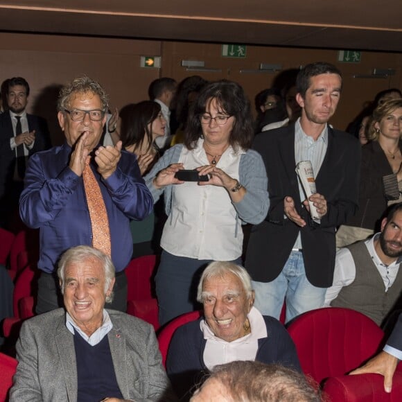 Semi-Exclusif - Richard Berry, Jean-Paul Belmondo, Charles Gérard et Frédéric Saldmann à la 3ème Edition des "Trophées du Bien-Etre" au théâtre des Mathurins à Paris, le 18 septembre 2017. Les "Trophées du Bien-Etre" sont une occasion unique de récompenser chaque année une innovation médicale, un geste, une action, une pièce de théâtre, un film, un concert, une musique, un produit du quotidien, une amélioration urbaine qui auront contribué à créer le bien-être pour le plus grand nombre. © Pierre Perusseau/Bestimage