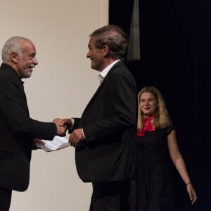 Semi-Exclusif - Francis Perrin et Frédéric Saldmann à la 3ème Edition des "Trophées du Bien-Etre" au théâtre des Mathurins à Paris, le 18 septembre 2017. Les "Trophées du Bien-Etre" sont une occasion unique de récompenser chaque année une innovation médicale, un geste, une action, une pièce de théâtre, un film, un concert, une musique, un produit du quotidien, une amélioration urbaine qui auront contribué à créer le bien-être pour le plus grand nombre. © Pierre Perusseau/Bestimage