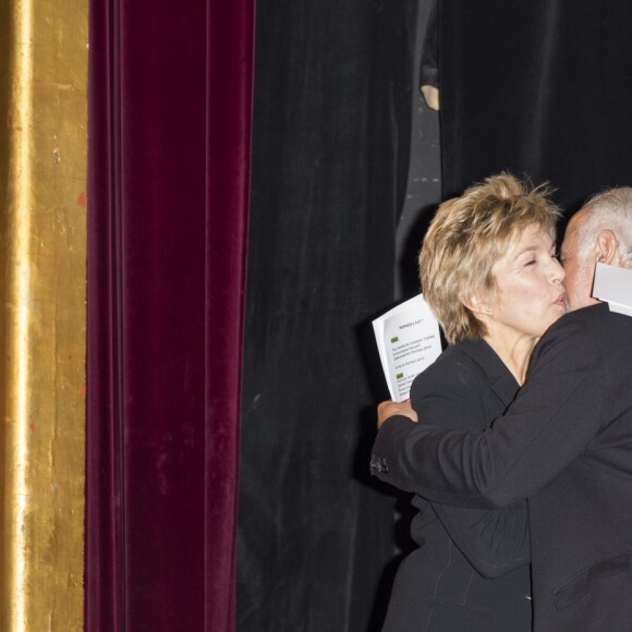 Semi-Exclusif - Véronique Jannot et Francis Perrin à la 3ème Edition des "Trophées du Bien-Etre" au théâtre des Mathurins à Paris, le 18 septembre 2017. Les "Trophées du Bien-Etre" sont une occasion unique de récompenser chaque année une innovation médicale, un geste, une action, une pièce de théâtre, un film, un concert, une musique, un produit du quotidien, une amélioration urbaine qui auront contribué à créer le bien-être pour le plus grand nombre. © Pierre Perusseau/Bestimage