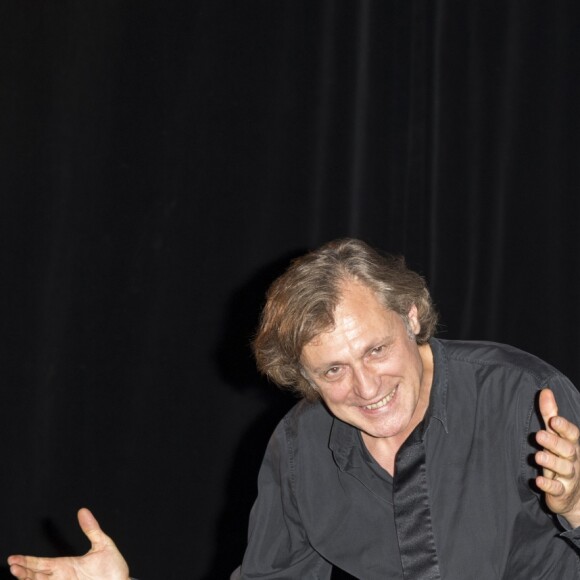 Semi-Exclusif - Dimitri Naïditch à la 3ème Edition des "Trophées du Bien-Etre" au théâtre des Mathurins à Paris, le 18 septembre 2017. Les "Trophées du Bien-Etre" sont une occasion unique de récompenser chaque année une innovation médicale, un geste, une action, une pièce de théâtre, un film, un concert, une musique, un produit du quotidien, une amélioration urbaine qui auront contribué à créer le bien-être pour le plus grand nombre. © Pierre Perusseau/Bestimage