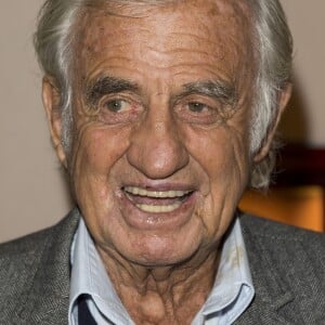 Semi-Exclusif - Jean-Paul Belmondo à la 3ème Edition des "Trophées du Bien-Etre" au théâtre des Mathurins à Paris, le 18 septembre 2017. Les "Trophées du Bien-Etre" sont une occasion unique de récompenser chaque année une innovation médicale, un geste, une action, une pièce de théâtre, un film, un concert, une musique, un produit du quotidien, une amélioration urbaine qui auront contribué à créer le bien-être pour le plus grand nombre. © Pierre Perusseau/Bestimage