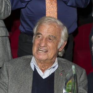 Semi-Exclusif - Jean-Paul Belmondo à la 3ème Edition des "Trophées du Bien-Etre" au théâtre des Mathurins à Paris, le 18 septembre 2017. Les "Trophées du Bien-Etre" sont une occasion unique de récompenser chaque année une innovation médicale, un geste, une action, une pièce de théâtre, un film, un concert, une musique, un produit du quotidien, une amélioration urbaine qui auront contribué à créer le bien-être pour le plus grand nombre. © Pierre Perusseau/Bestimage