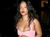 Rihanna : Décolleté renversant et poitrine compressée, elle impose son style