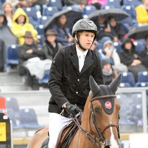 Guillaume Canet sur Swett Boy d'Alpa 22 - Prix Evian (1.30m) lors du Longines Paris Eiffel Jumping au Champ de Mars à Paris, France, le 2 juillet 2017. © Pierre Perusseau/Bestimage