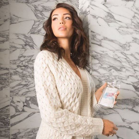Nabilla Benattia fait la promotion d'un produit pour la peau, Instagram, 2017
