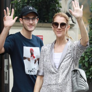 Céline Dion et son fils René-Charles (avec une nouvelle coupe de cheveux) quittent l'hôtel Royal Monceau et se rendent chez Louis Vuitton sur les Champs-Elysées à Paris le 19 juillet 2017.
