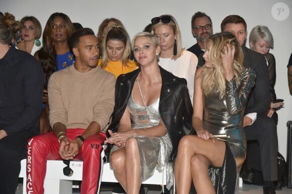 La princesse Charlene de Monaco au défilé de mode printemps-été 2018 "Versace" lors de la fashion week de Milan le 22 septembre 2017
