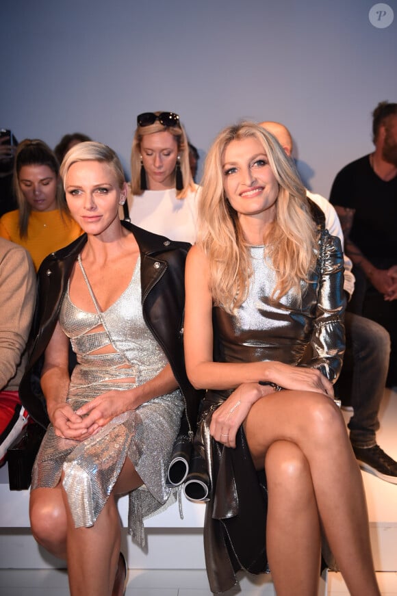 La princesse Charlene de Monaco au défilé de mode printemps-été 2018 "Versace" lors de la fashion week de Milan le 22 septembre 2017