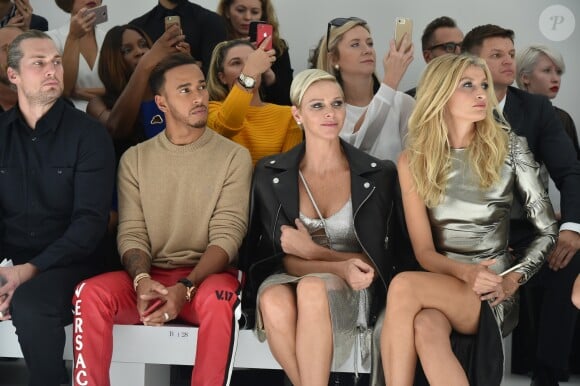 La princesse Charlene de Monaco au défilé de mode printemps-été 2018 "Versace" lors de la fashion week de Milan le 22 septembre 2017