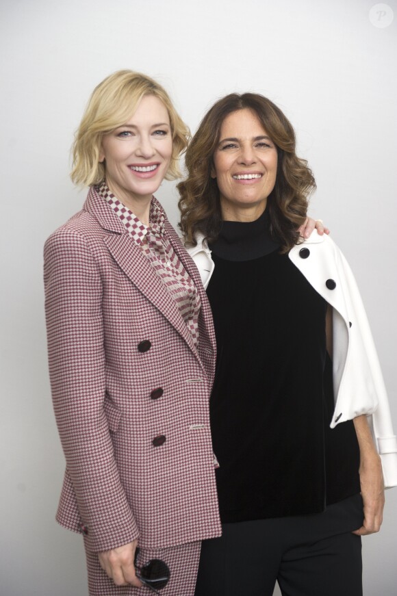 Cate Blanchett et Roberta Armani lors du défilé de mode printemps-été 2018 "Giorgio Armani" à la Fashion Week de Milan le 22 septembre 2017