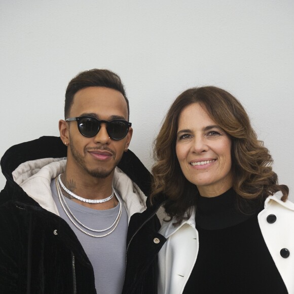 Lewis Hamilton et Roberta Armani lors du défilé de mode printemps-été 2018 "Giorgio Armani" à la Fashion Week de Milan le 22 septembre 2017