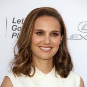 Natalie Portman à la 27e soirée EMA Awards au Barker Hangar à Santa Monica, le 23 septembre 2017.