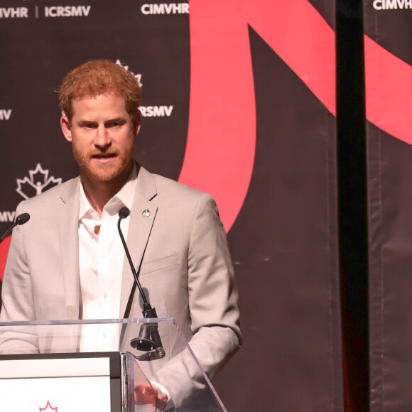 Le prince Harry intervient à la conférence CIMVHR (L'Institut canadien de recherche sur la santé des militaires et des vétérans) à Toronto le 25 septembre 2017.
