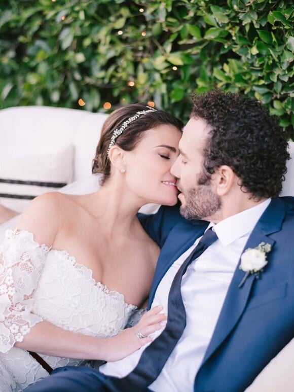 Idina Menzel a épousé son compagnon Aaron Lohr. Septembre 2017