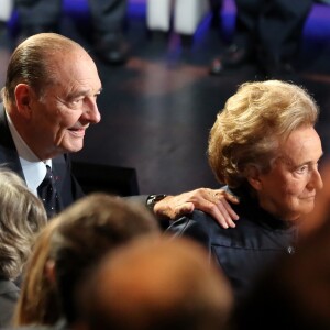 Jacques et Bernadette Chirac lors de la Ceremonie de remise du Prix pour la prevention des conflits de la Fondation Chirac au musee du quai Branly. Paris, le 21 Novembre 2013