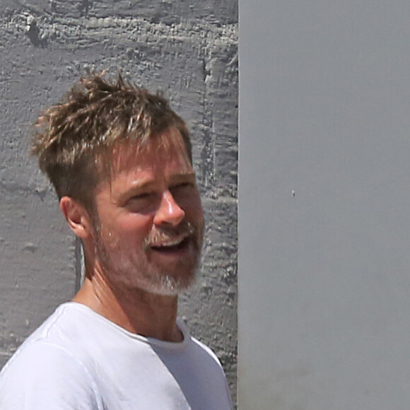 Exclusif - Brad Pitt passe le jour de la fête nationale américaine dans son atelier à Los Angeles le 4 juillet 2017.