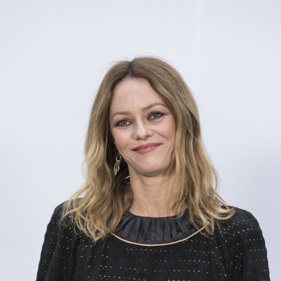 Vanessa Paradis lors du photocall au défilé de mode "Chanel" collection prêt-à-porter Automne-Hiver 2017/2018 au Grand Palais à Paris, France, le 7 mars 2017. © Olivier Borde/Bestimage