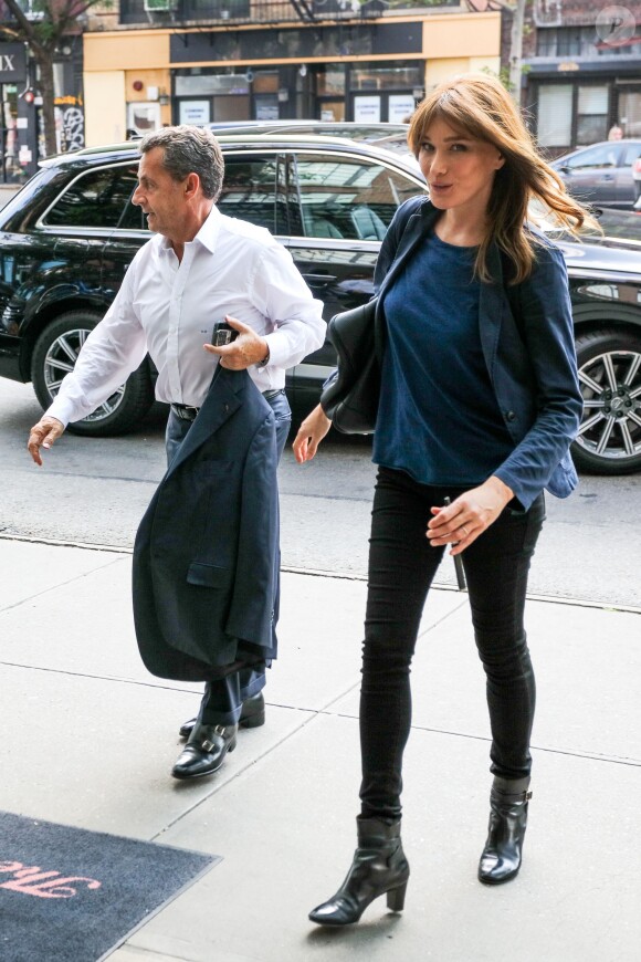 Exclusif - No Web - Carla Bruni-Sarkozy et son mari l'ancien Président Nicolas Sarkozy quittent un hôtel de New York le 14 juin 2017. Carla Bruni-Sarkozy a chanté la veille, le 13 juin 2017 des extraits de son nouvel album « French Touch » dans le club de jazz « Le Poisson rouge » dans le quartier de Greenwich. 14/06/2017 - New York