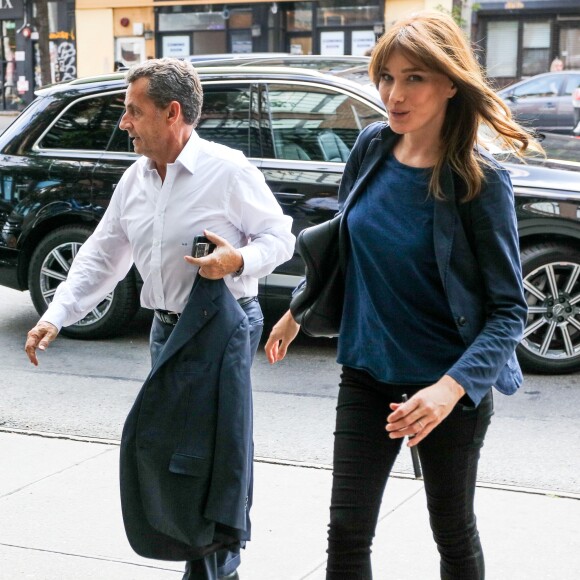 Exclusif - No Web - Carla Bruni-Sarkozy et son mari l'ancien Président Nicolas Sarkozy quittent un hôtel de New York le 14 juin 2017. Carla Bruni-Sarkozy a chanté la veille, le 13 juin 2017 des extraits de son nouvel album « French Touch » dans le club de jazz « Le Poisson rouge » dans le quartier de Greenwich. 14/06/2017 - New York