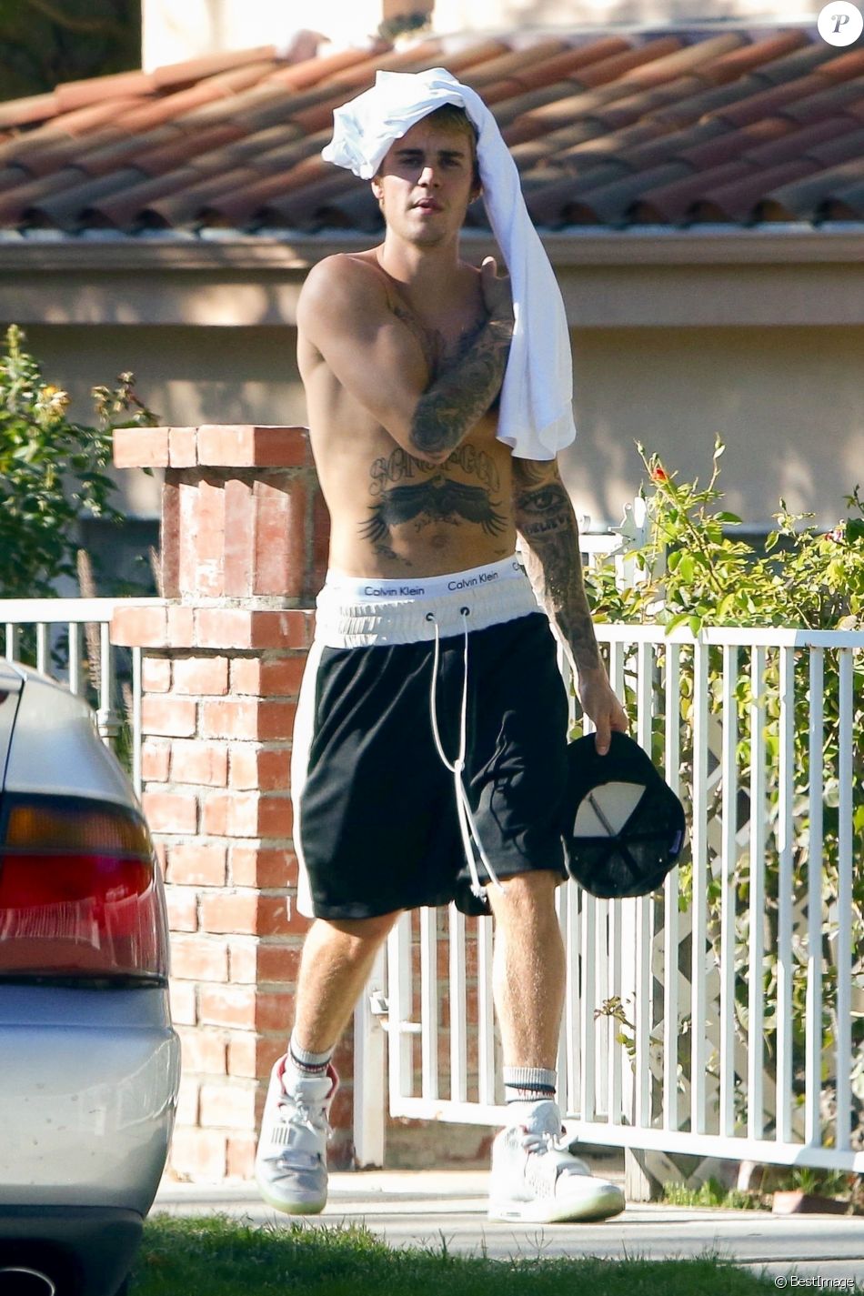 Exclusif Justin Bieber se promène torse nu dans les rues de Los Angeles le 29 septembre 2017