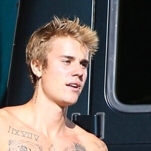 Exclusif  - Justin Bieber fait du skate torse nu à West Hollywood le 16 septembre 2017.