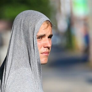 Exclusif - Justin Bieber fait du skate torse nu à West Hollywood le 16 septembre 2017.