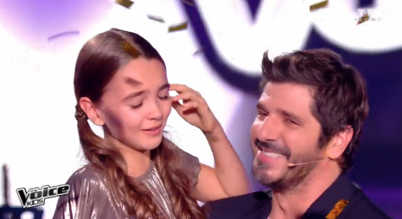 Angelina sacrée grande gagnante de "The Voice Kids 4" (TF1), samedi 30 septembre 2017. Ici avec Florent Pagny.