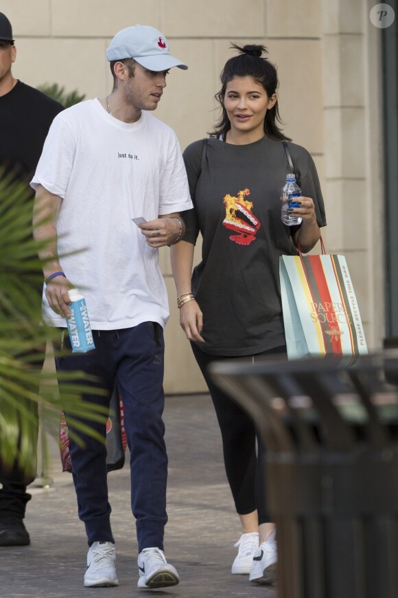 Exclusif - Kylie Jenner (enceinte) à Calabasas, le 12 septembre 2017