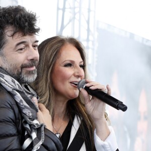 Stéphane Plaza, très barbu, et Nayah, sosie de Céline Dion, participent à la 81e Foire du Dauphiné à Romans-sur-Isère, le 1er octobre 2017.