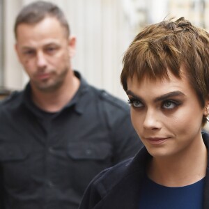 Cara Delevingne arrive à la librairie Waterstones à Londres le 4 octobre 2017. © CPA / Bestimage