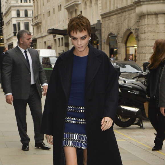 Cara Delevingne arrive à la librairie Waterstones à Londres le 4 octobre 2017. © CPA / Bestimage