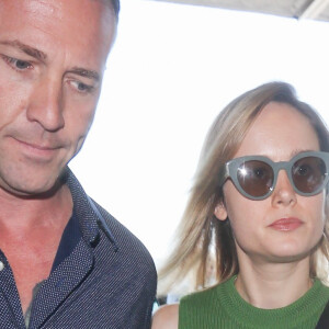 Brie Larson arrive à l'aéroport LAX de Los Angeles pour prendre un vol, le 7 août 2017.