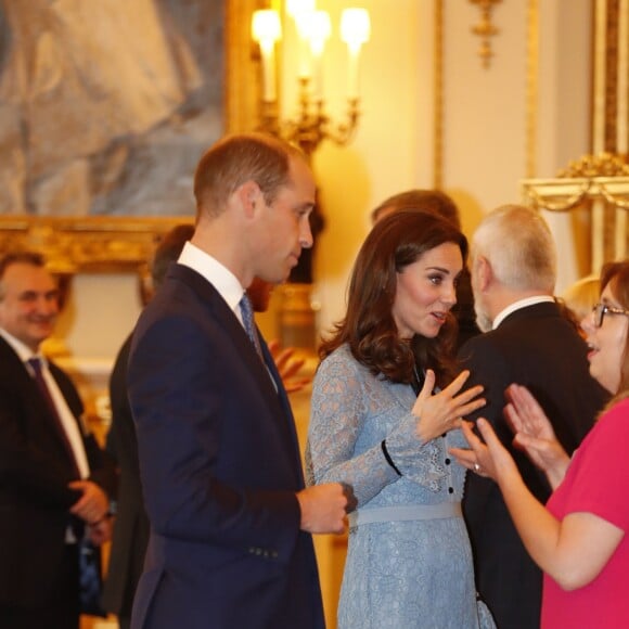 Le prince William, duc de Cambridge, Catherine Kate Middleton (enceinte) , duchesse de Cambridge à la réception "World mental health day" au palais de Buckingham à Londres le 10 octobre 2017.