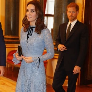 Le prince William, duc de Cambridge, Catherine Kate Middleton (enceinte) , duchesse de Cambridge et le prince Harry à la réception "World mental health day" au palais de Buckingham à Londres le 10 octobre 2017.