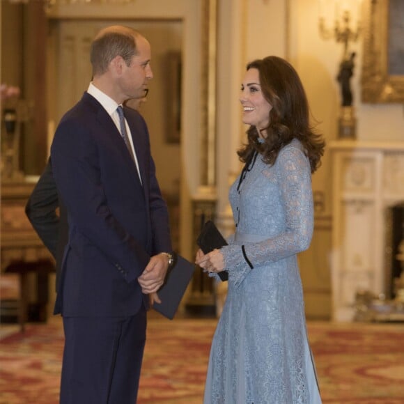 Le prince William, duc de Cambridge, Catherine Kate Middleton (enceinte) , duchesse de Cambridge à la réception "World mental health day" au palais de Buckingham à Londres le 10 octobre 2017.