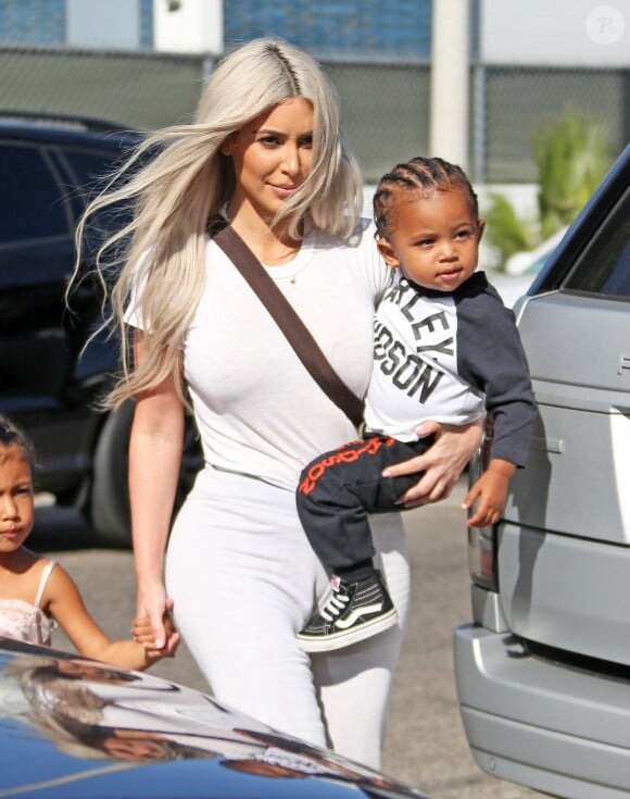 Kim Kardashian et ses enfants à Los Angeles, le 21 septembre 2017